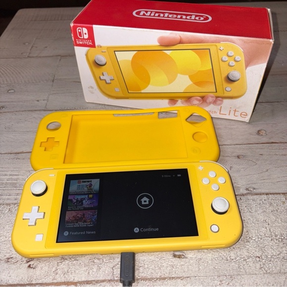 Nintendo Switch Lite 32GB Handheld Console Yellow Box Tempered Glass on Screen - Picture 3 of 15